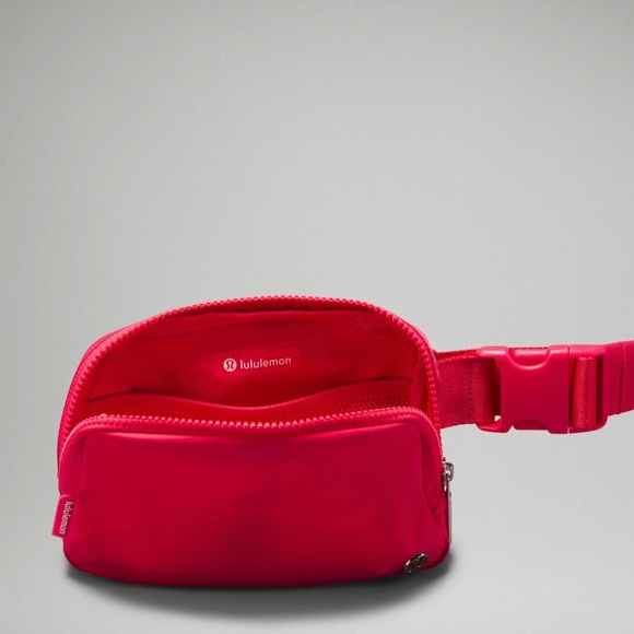 RARE Lululemon belt bag - lip gloss - Picture 6 of 8
